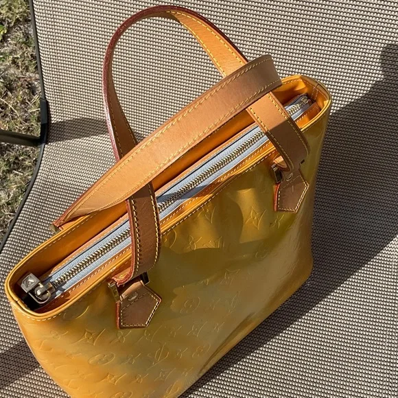 ⭐️SALE⭐️Louis Vuitton, Vernies, Houston, Elegant Yellow Leather Tote Bag - Picture 2 of 14